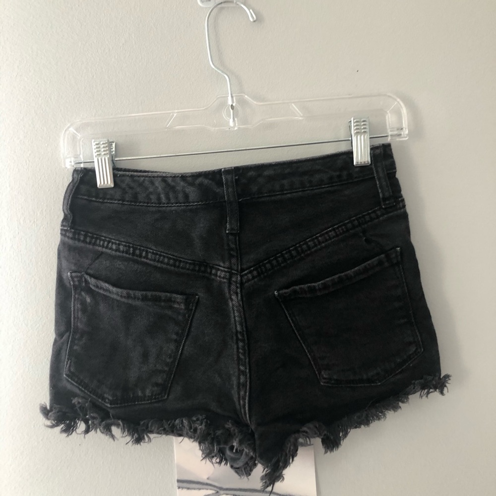 Distressed shorts - Picture 2 of 2